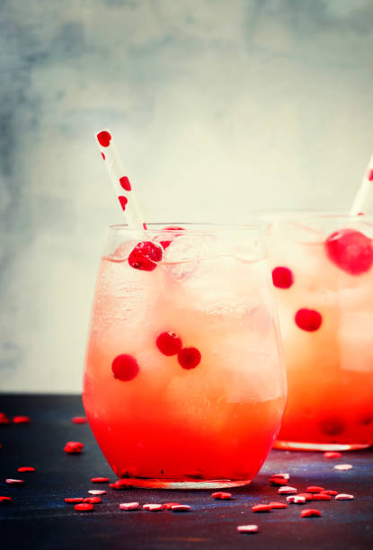 istock Pink alcoholic cocktail for Valentines day, two glasses 915242266