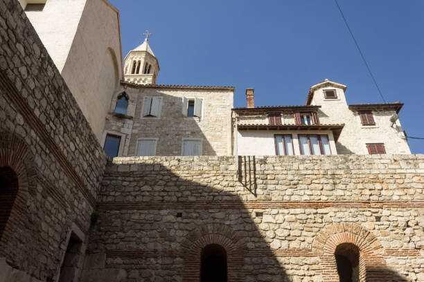 istock Ancient buildings in Split,with the bell tower in the background 915259532