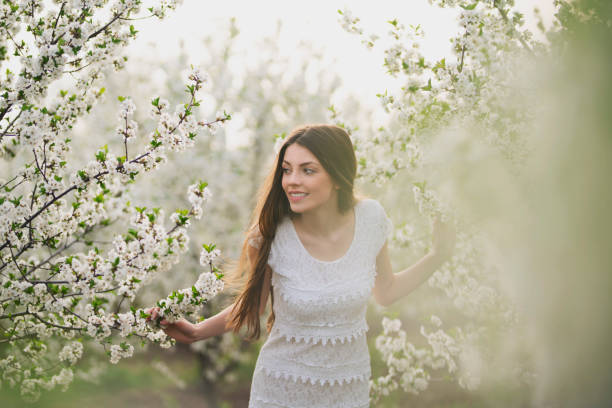 istock Catch Me In This Flowery Maze 915270208