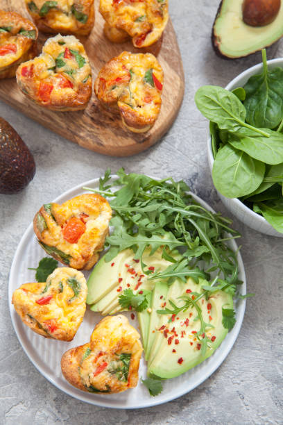 istock Delicious egg muffins with ham, cheese and vegetables 915283604