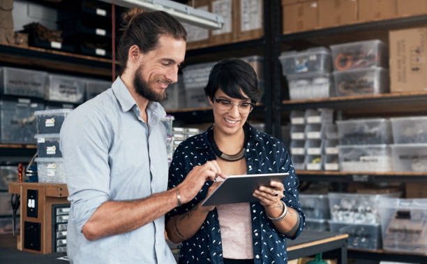 istock Managing business operations together 915284358