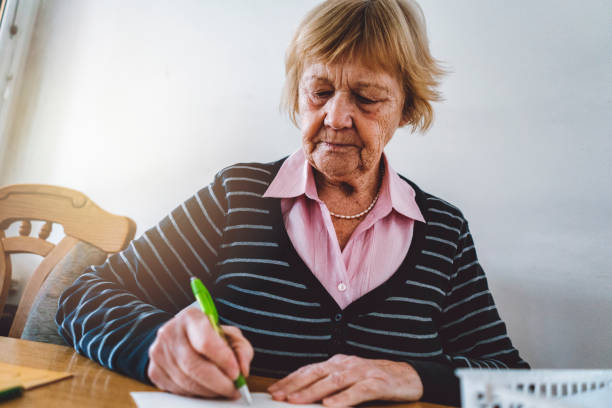 istock Older genaration still writes letters by hand 915292794