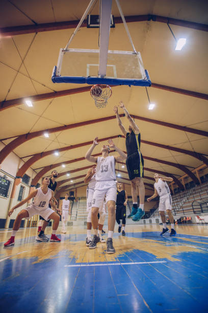 istock Men loving basketball 915293872