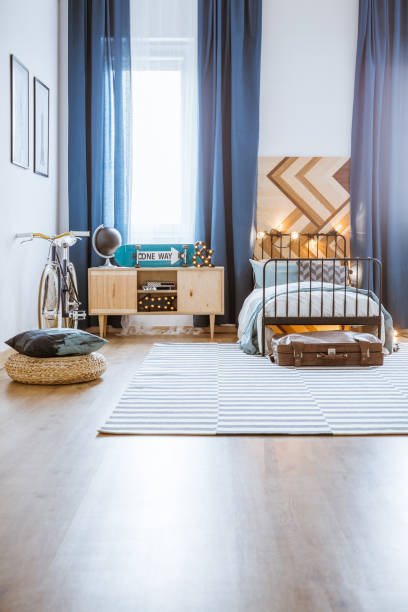 istock Pouf in blue teenager's bedroom 915315396