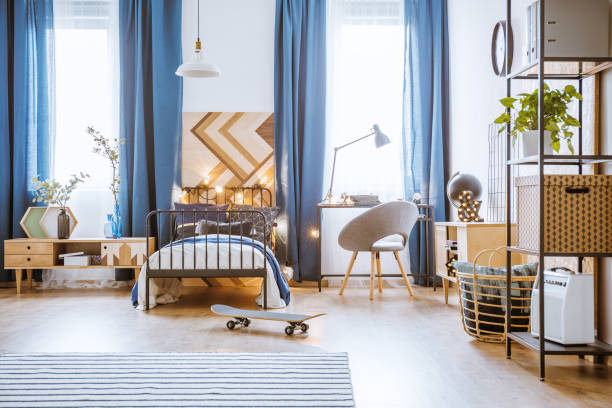 istock Skateboard in blue bedroom interior 915315412