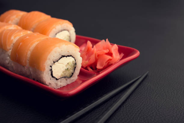 istock sushi roll with salmon and philadelphia on red plate 915321412