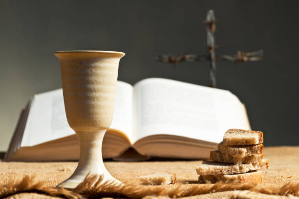 istock Chalice Of Wine With Bread And Holy Bible 915340894