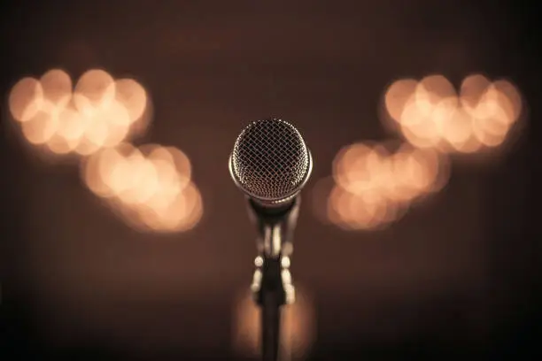 Microphone in front of a hall