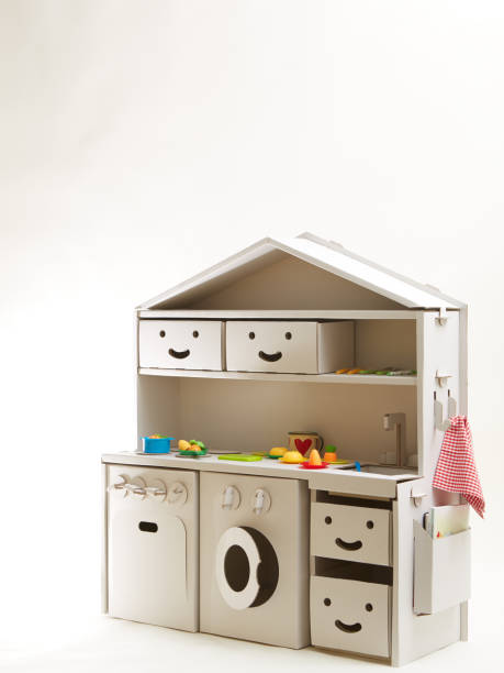 istock Child cardboard toy kitchen 915353310