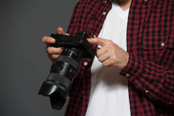 istock Closeup - male photographer setting the camera 915353942