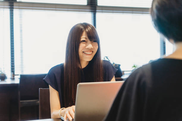 istock Japanese Business Team Working Together 915357956