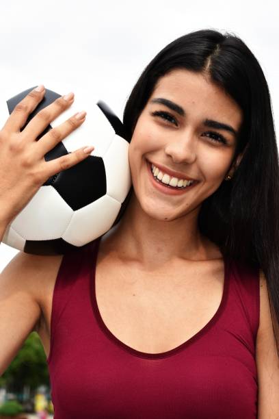 istock Smiling Fit Colombian Female Athlete 915362730