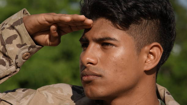 istock Enlisted Male Soldier Saluting 915366294