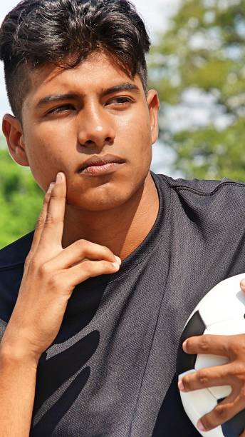 istock Male Soccer Player Decision Making 915366996