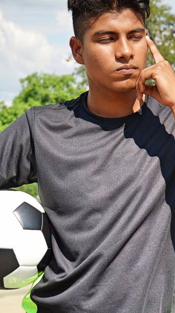 istock Young Male Soccer Player Decision Making 915368528