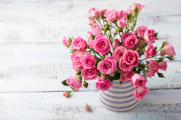 istock Rose flowers in vase. Beautiful romantic bouquet. Copy space 915377212