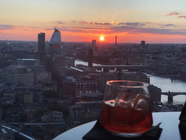 istock Cocktail over London Sunset 915380724