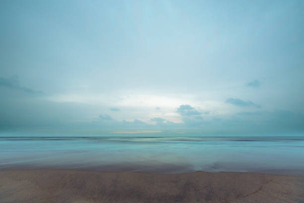 istock Early morning sea 915383434