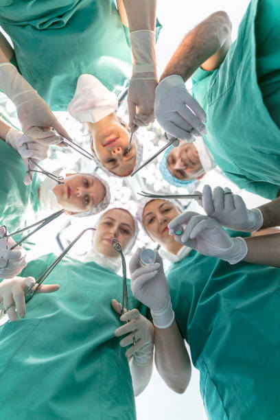istock Team of nurses and surgeons in surgery 915384306