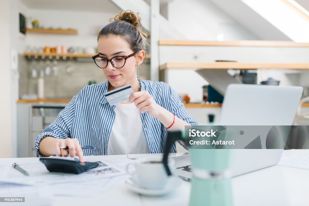 Compras en línea - Foto de stock de Tarjeta de crédito libre de derechos