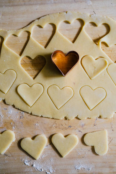istock Baking valentine's cookies 915395450