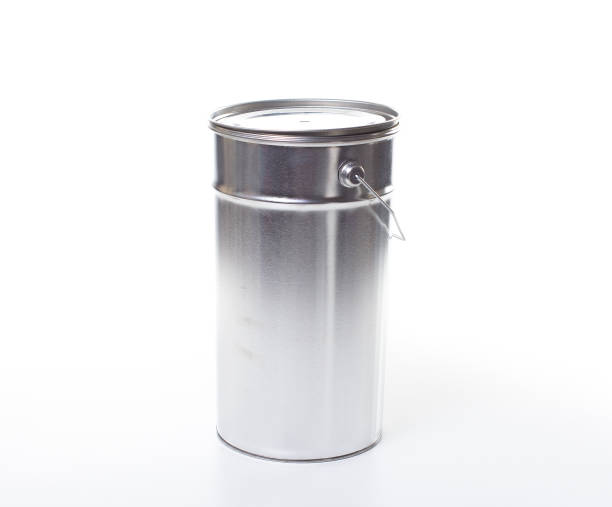 istock Metal painting Pail isolated on white, (clipping work path included). 915400148