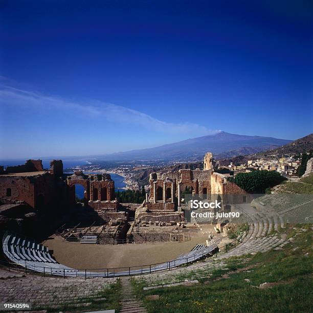 Teatro Grego - Fotografias de stock e mais imagens de Ao Ar Livre - Ao Ar Livre, Arcaico, Cultura grega