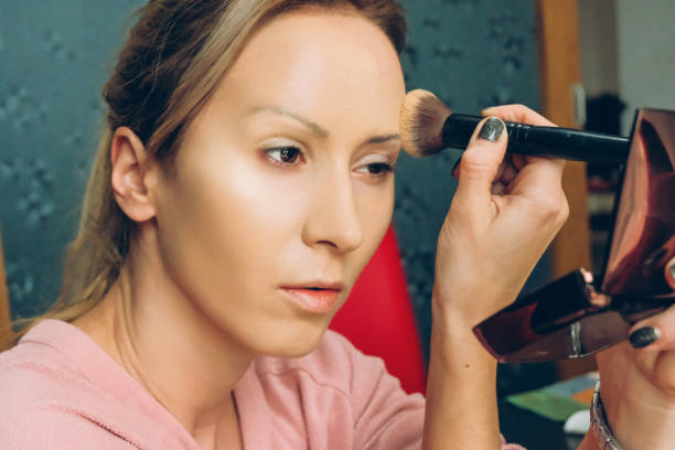 istock Woman applying Make-Up 915441864