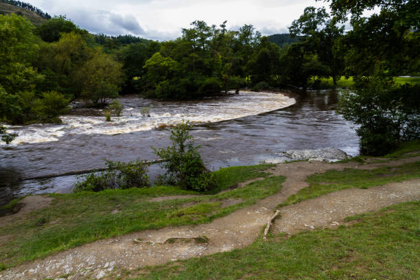 le cascate a ferro di cavallo, llangollen - dee river river denbighshire wales foto e immagini stock