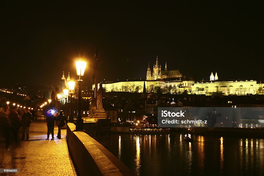 Karls puente en Praga en la noche - Foto de stock de Aire libre libre de derechos