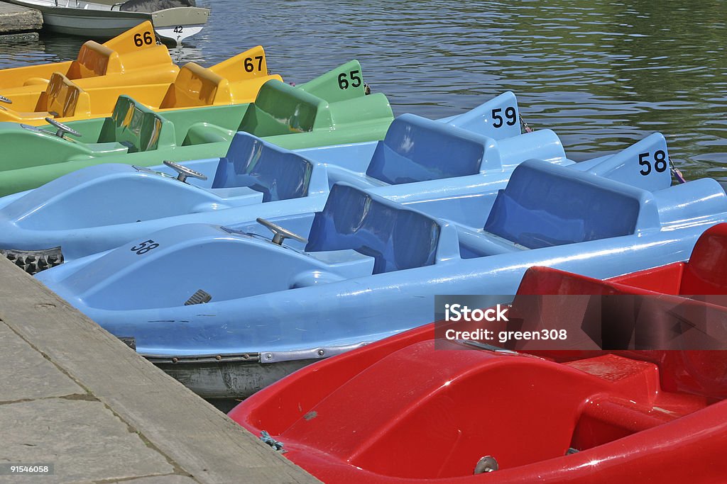 Pedalò barche sul fiume Dee a Chester - Foto stock royalty-free di Acqua