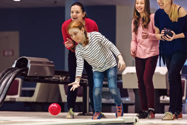 istock Girls at the bowling 915461256