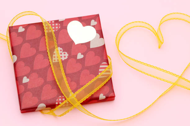 istock Valentine's day of gift box 915473456