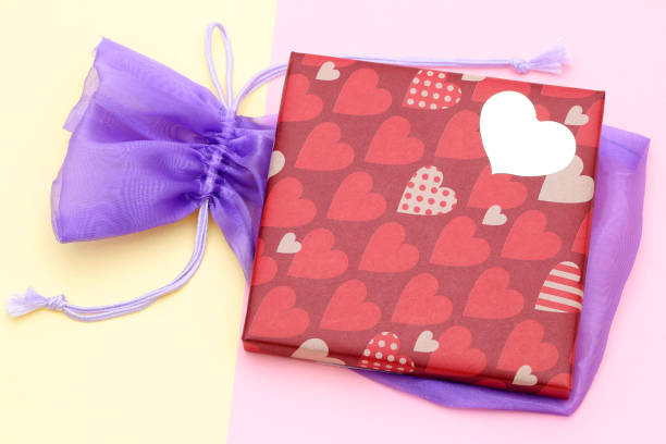 istock Valentine's day of gift box 915473462