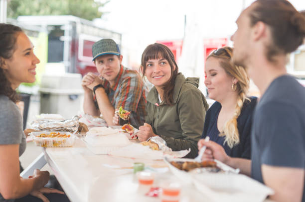 istock Food Cart Customers 915473830