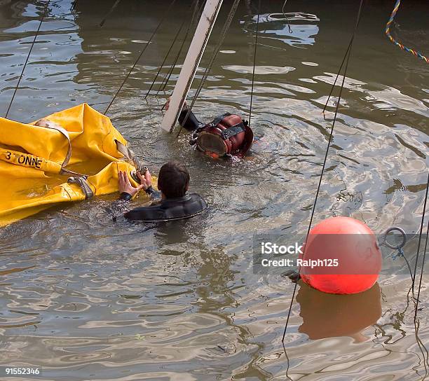 Taucher Zu Sparen Yacht Stockfoto und mehr Bilder von Auf dem Wasser treiben - Auf dem Wasser treiben, Boje, Farbbild