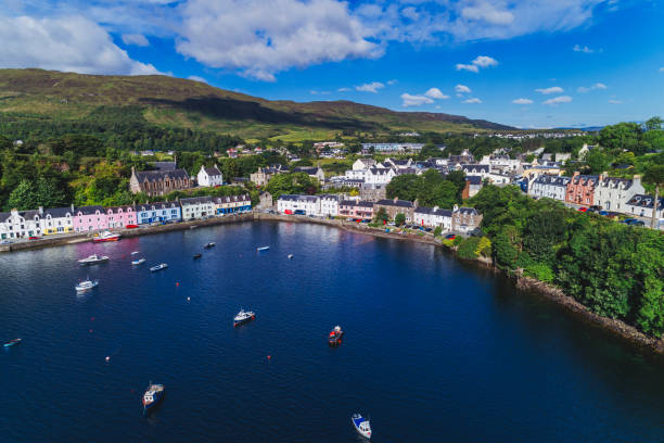 istock Portree town aerial, Scotland 915547394