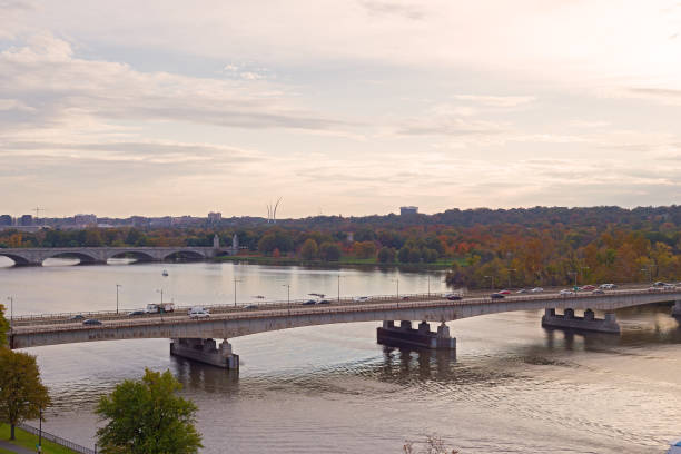 istock Washington DC panorama along Potomac River at sunset in the fall, USA. 915547602