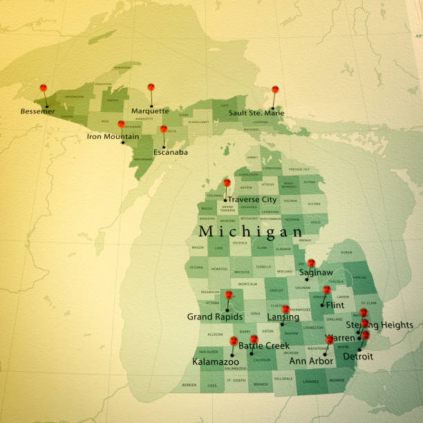 istock Michigan Map Square Cities Straight Pin Vintage 915571092