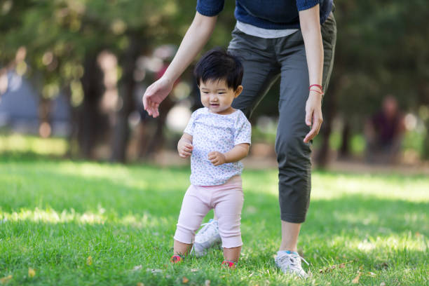 istock Baby took the first step in life 915573550