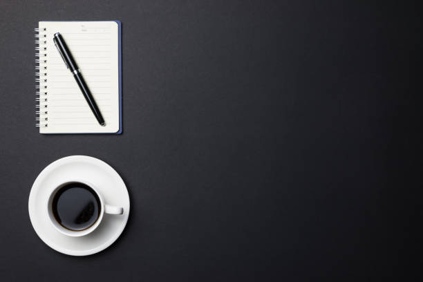 istock Office supplies at the table 915574346