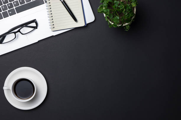 istock Office supplies at the table 915574422