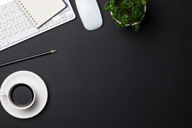 istock Office supplies at the table 915574458