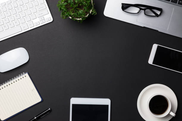istock Office supplies at the table 915574616