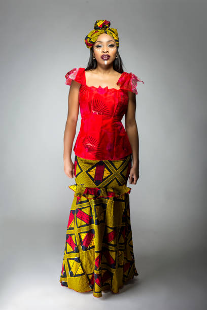 아프리카 여성 나이지리아 드레스에 검은 자부심을 보여주는 - nigeria women african descent clothing 뉴스 사진 이미지