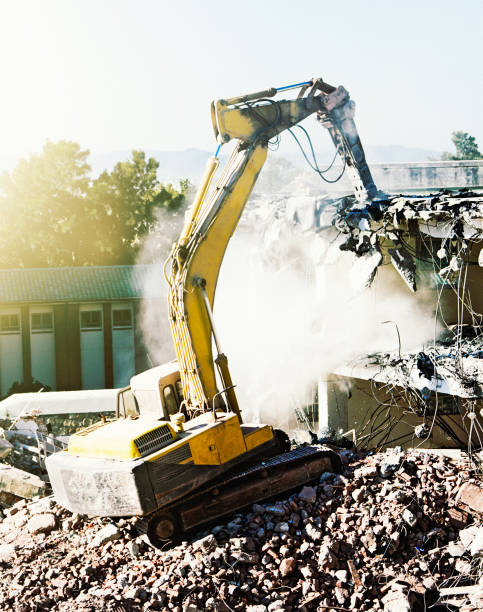 istock Earthmoving equipment demolishes a building 915583032