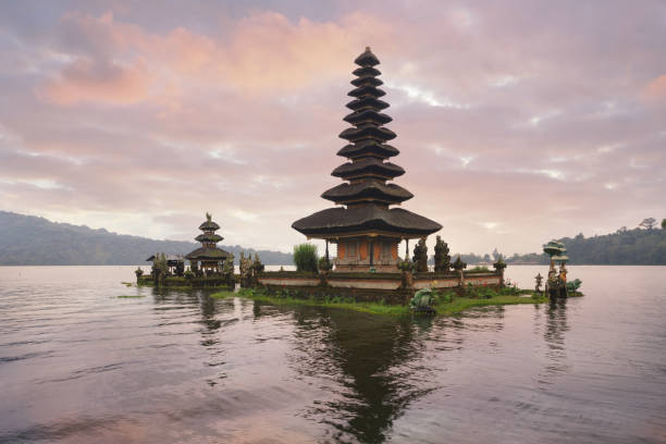 istock Ulun Danu Beratan Temple, Bali, Indonesia 915585452
