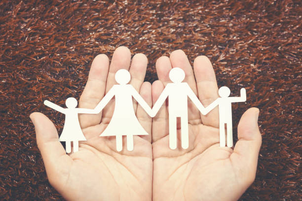 istock Paper family. 915586070