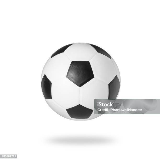 Fußball Studio Gedreht Und Isoliert Auf Weißem Hintergrund Stockfoto und mehr Bilder von Spielball