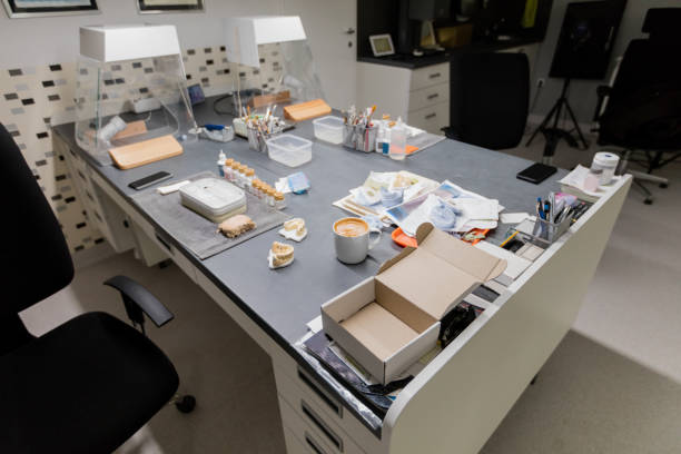 istock Work place of a dental technician 915589962